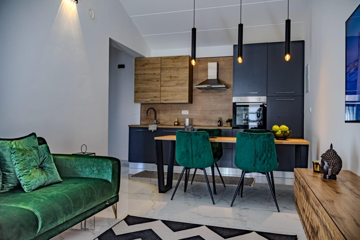 Stylish House Aurora Apartment